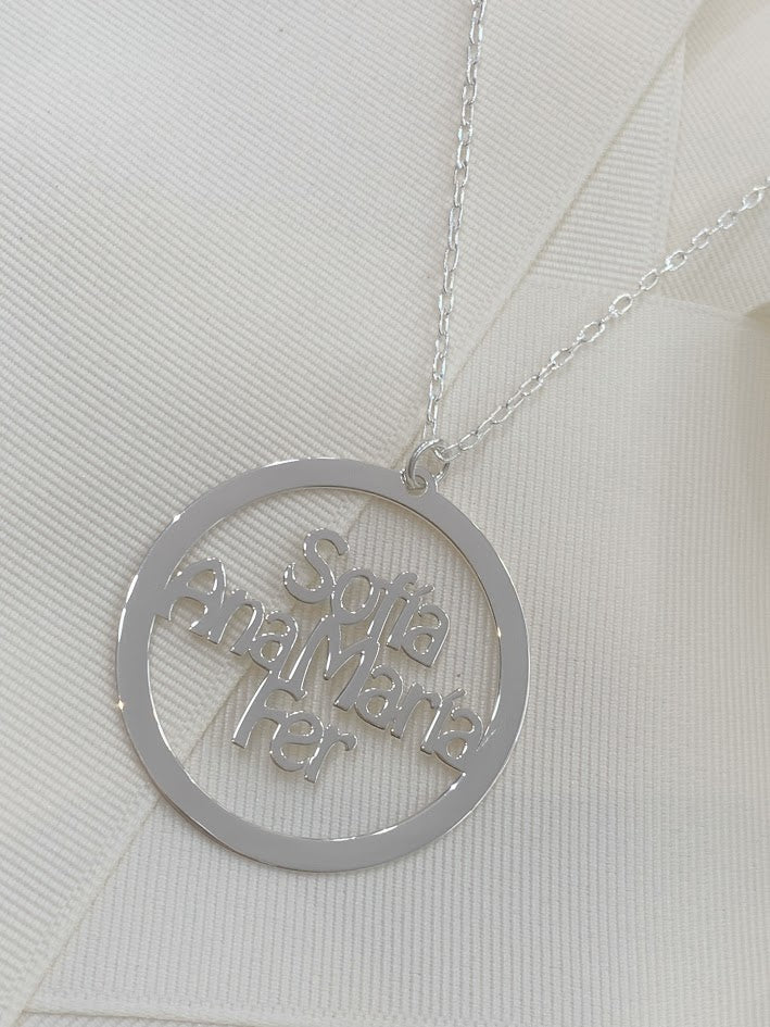 Cadena con Dije Biselado de 3 Nombres Personalizados