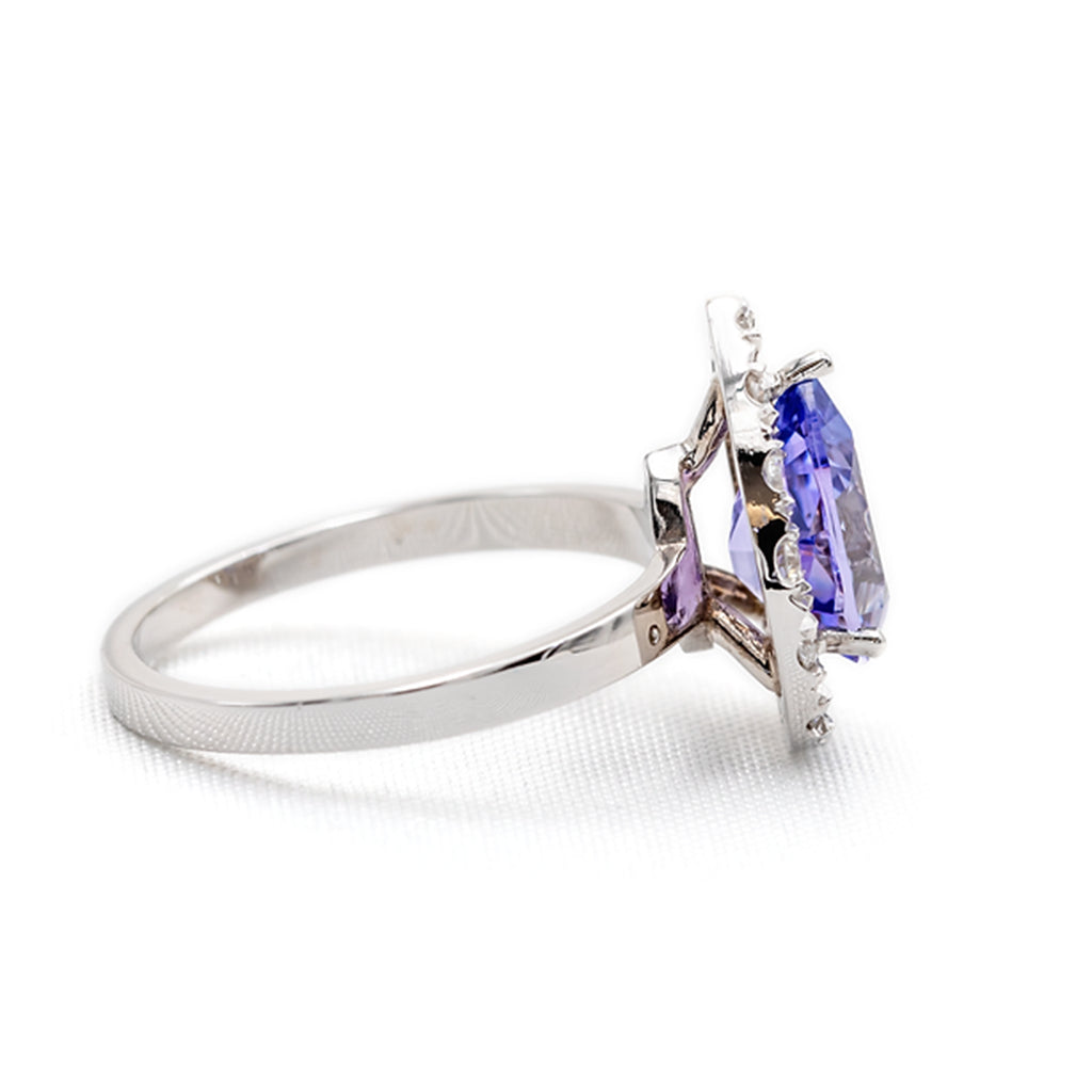 Tanzanita Corte Pera con Diamantes