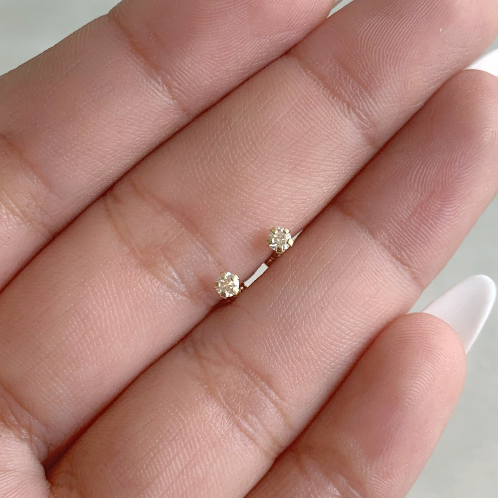 Aretito de Circonia en Oro Amarillo 14K AR-OA-14-91-16US
